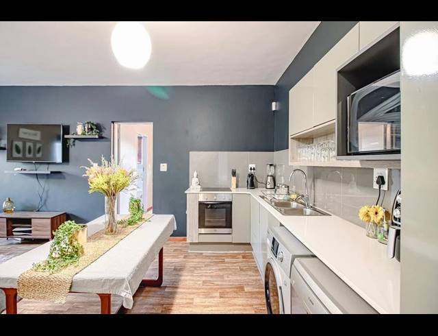 2 BEDROOM APARTMENT FOR SALE IN MENLO PARK